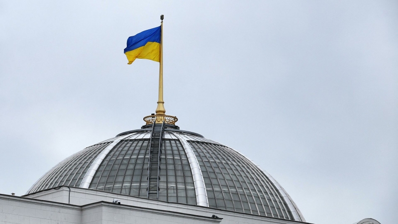 Канада отзывает часть сотрудников посольства на Украине