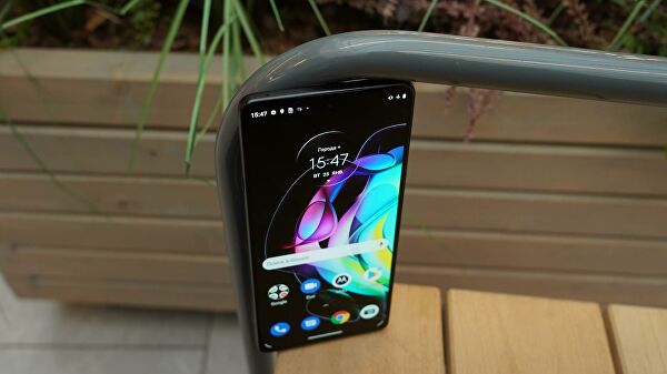 Moto привезла в Россию новый смартфон Edge 20