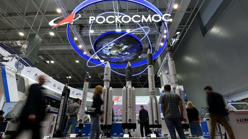 "Оборонка" занимает половину продукции "Роскосмоса", заявил Рогозин