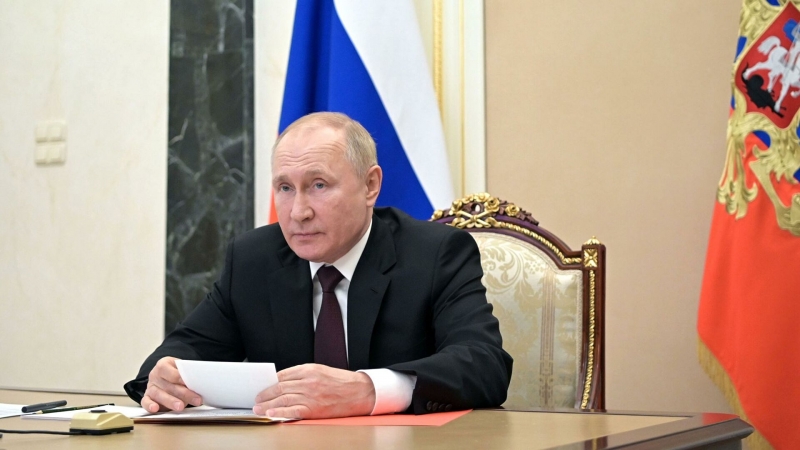 Путин призвал создать новые научные направления для независимости России