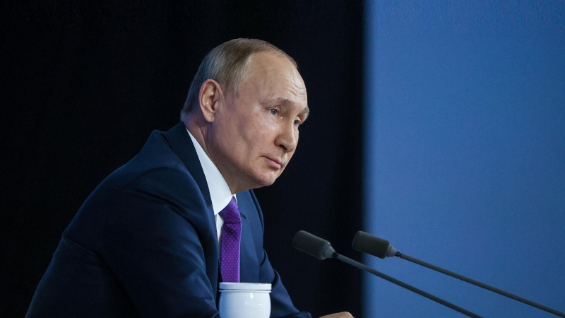 Путин призвал создать новые научные направления для независимости России