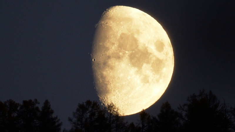 Обломки ракеты упадут на обратную сторону Луны в пятницу, заявили ученые