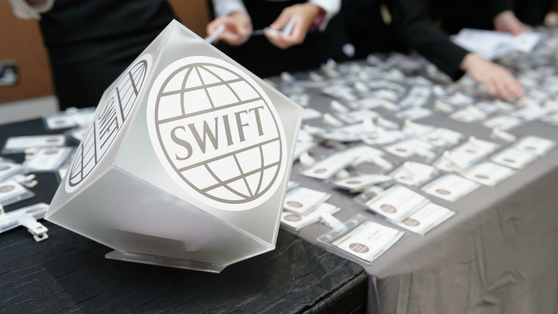 Центробанк предупредил о звонках мошенников из-за ситуации со SWIFT