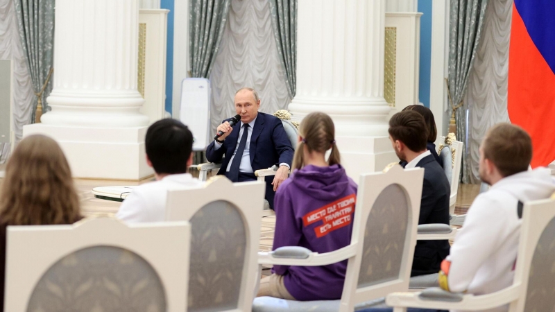 Путин похвалил блогеров, переманивающих подписчиков у создателей "чернухи"