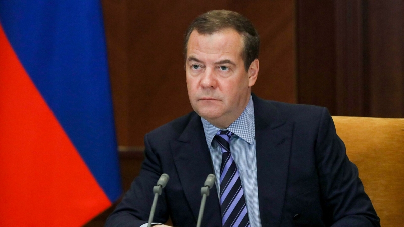 Медведев прокомментировал фейк о его решении сбивать спутники Starlink