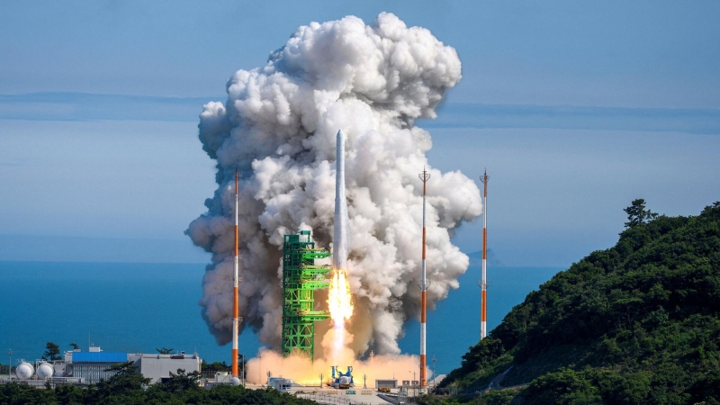 Южнокорейская космическая ракета "Нури" успешно стартовала с космодрома