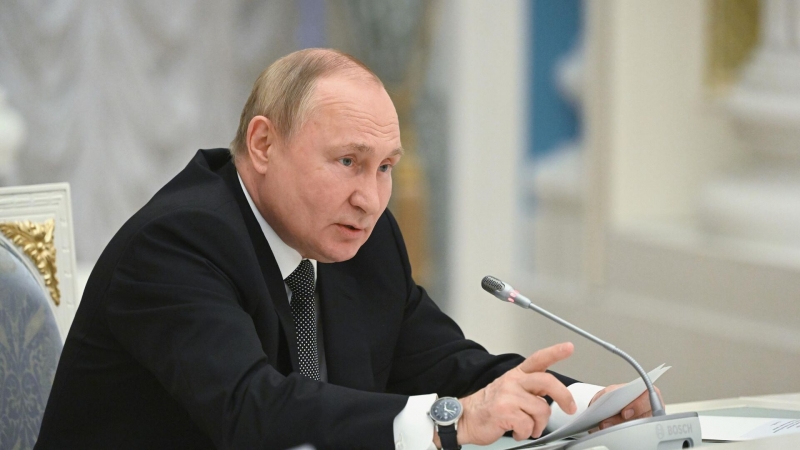 Путин поручил до 1 сентября разработать стратегию развития автопрома