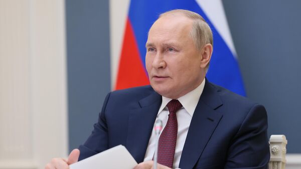 Путин оценил идею о создании госкорпорации в легкой промышленности