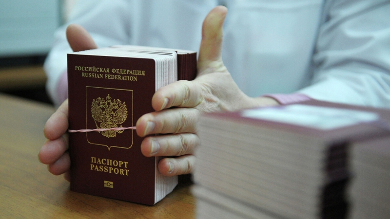 Минцифры заморозило проект электронного паспорта, пишут СМИ