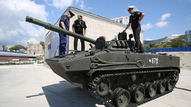 Российские десантники показали работу боевых машин в Донбассе