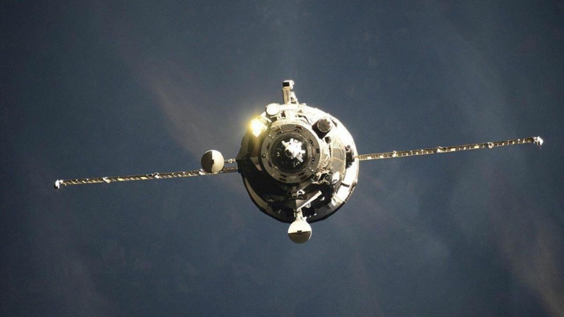 Грузовой корабль "Прогресс МС-20" увел МКС от космического мусора