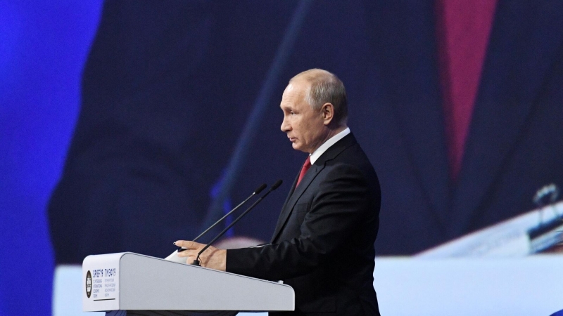 Путин поручил до 1 сентября разработать стратегию развития автопрома