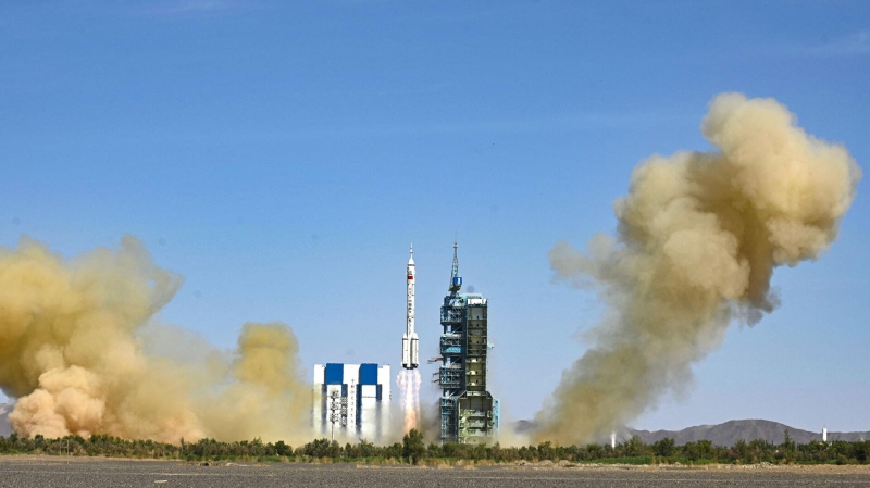 Состоялся запуск китайского космического корабля "Шэньчжоу-14"