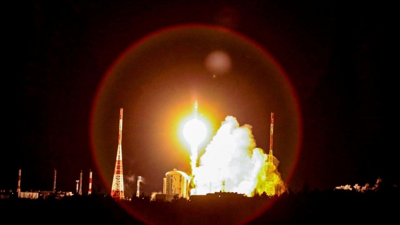 Роскосмос в октябре выведет на орбиту первый спутник группировки "Сфера"