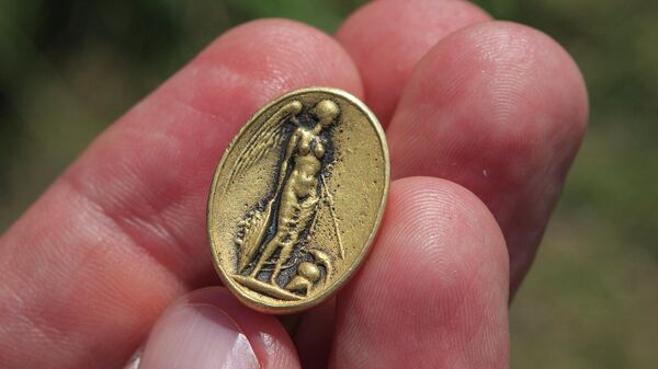 Археологи нашли на Куликовом поле перстень с изображением Афины Паллады 