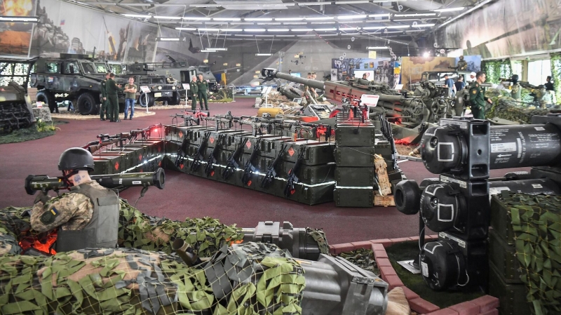 Шойгу ознакомился с новыми образцами вооружения на форуме "Армия-2022"