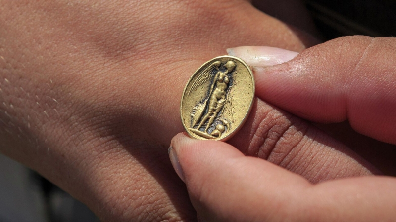 Археологи нашли на Куликовом поле перстень с изображением Афины Паллады 