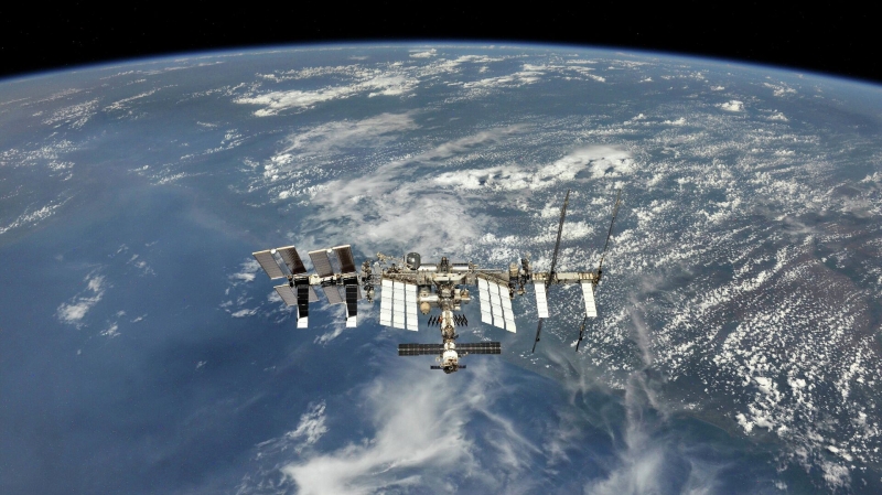 Российско-американский экипаж корабля "Циолковский" перешел на МКС