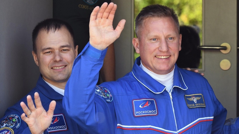 Вернувшиеся с МКС российские космонавты приземлились в Казахстане