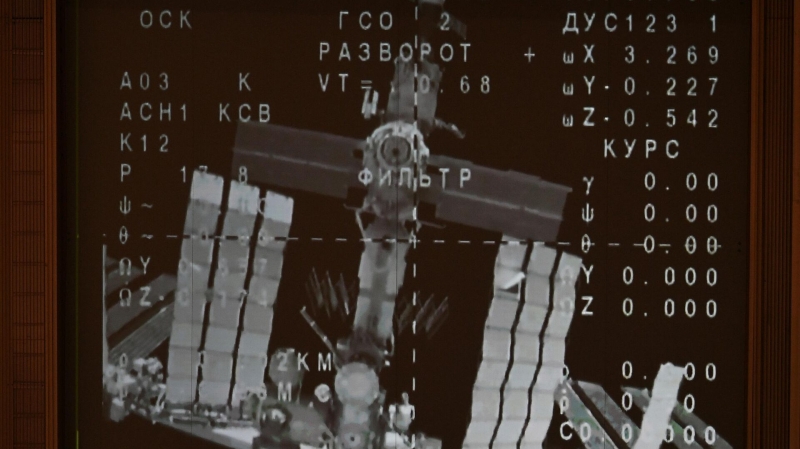 Над кораблем, возвращающимся с экипажем с МКС, раскрылся парашют