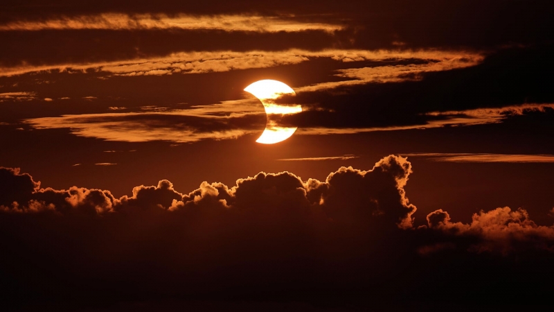 Москвичи во вторник смогут увидеть солнечное затмение