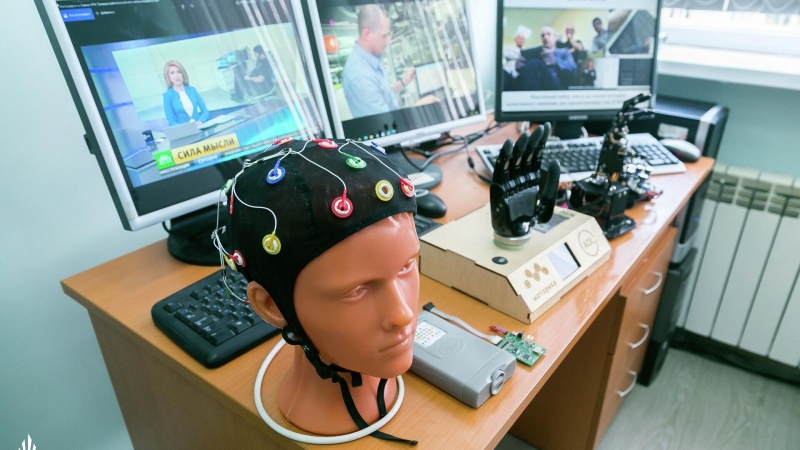 Российские ученые научились управлять компьютером силой мысли