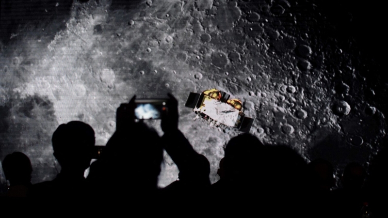 В Китае создали первую в мире детальную карту горных пород Луны