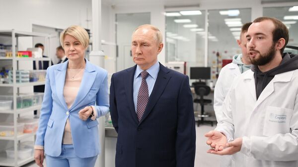 Путин призвал наладить системную работу по развитию науки