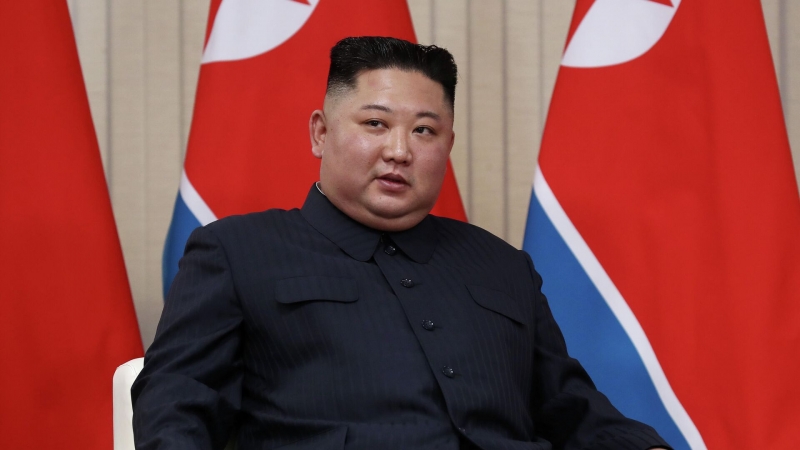 Ким Чен Ын поручил запустить первый военный спутник КНДР
