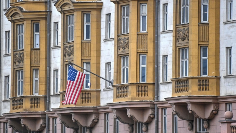 В Госдуме призвали заблокировать сайт посольства США в России