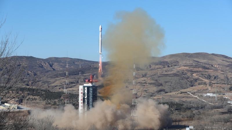 Китай вывел на орбиту 14 спутников с помощью ракеты-носителя "Чанчжэн-2D"