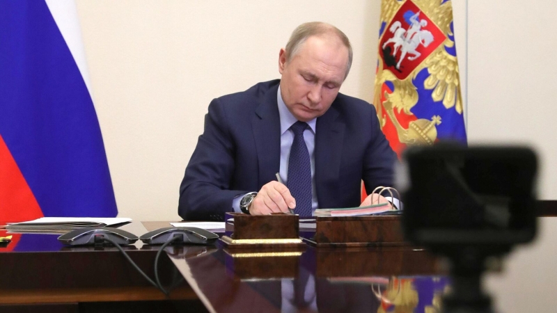 Путин подписал указ о присуждении премий для молодых ученых