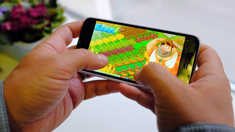 Минцифры готовит законопроект по предустановке игр на смартфоны