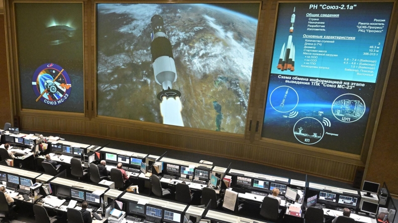 Российские космонавты выйдут в открытый космос весной, заявил Борисов