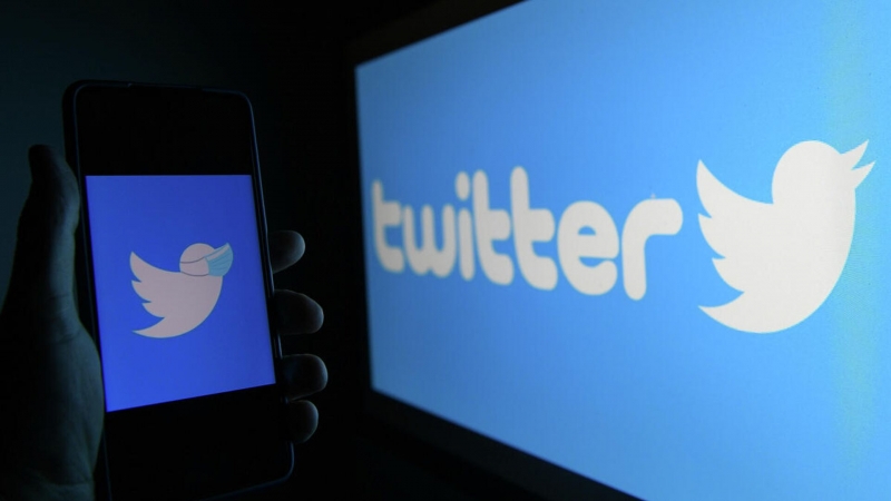 Выручка Twitter за год снизилась на 40 процентов, пишут СМИ