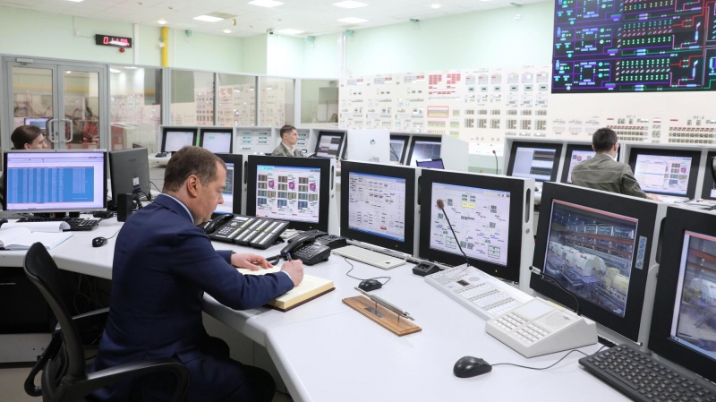 Медведев посетил Белоярскую АЭС в Свердловской области