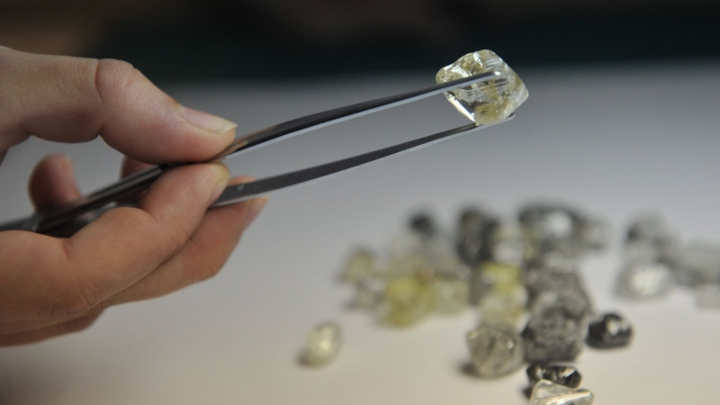 Сибирские ученые нашли и исследовали самый древний алмаз на Земле