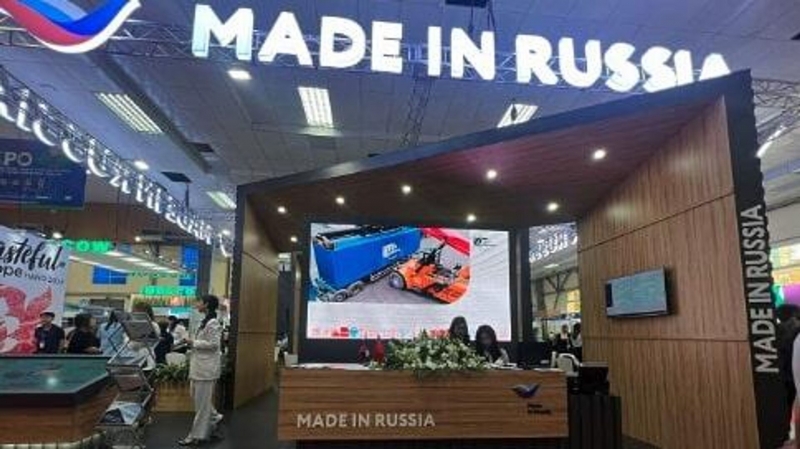 Вице-премьер Дмитрий Чернышенко посетил стенд Made in Russia во Вьетнаме