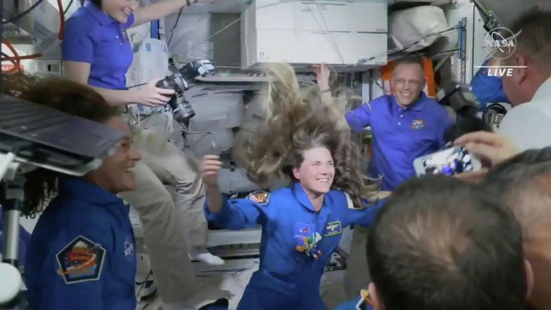 Российские космонавты выйдут в открытый космос в ночь на 4 мая