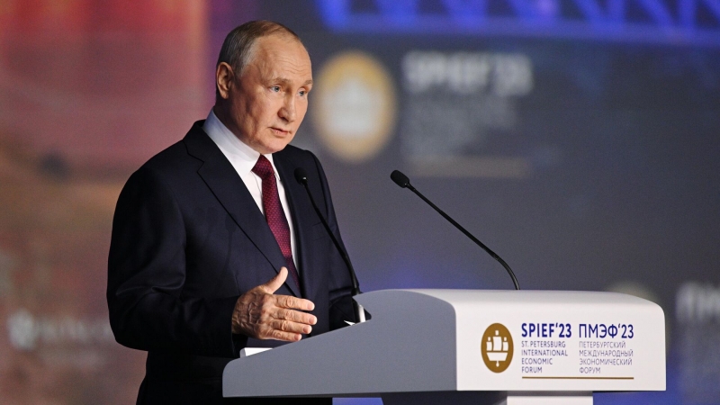 Россия не стремится выпускать абсолютно всю продукцию, заявил Путин