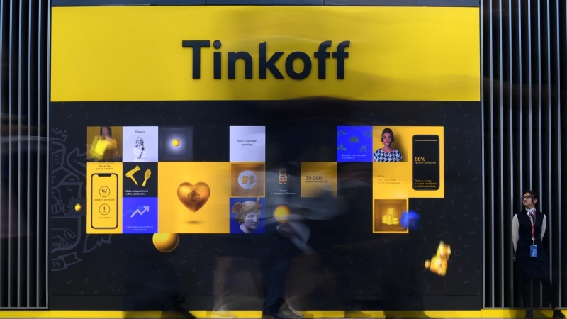 "Тинькофф" увеличил комиссии за внесение наличной валюты в банкоматах