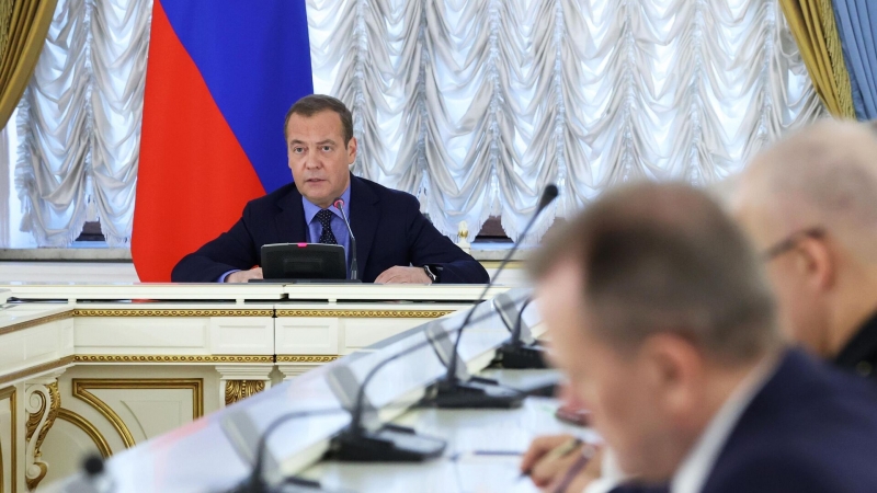 Медведев заявил, что НАТО наращивает возможности украинской армии