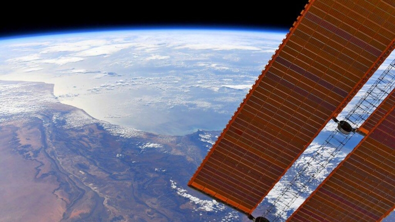 Орбиту МКС скорректировали для уклонения от космического мусора