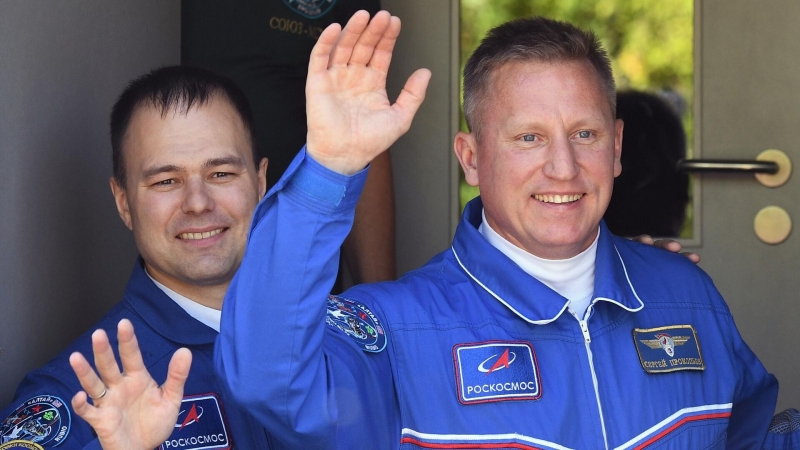 Космонавты Прокопьев и Петелин вышли в открытый космос
