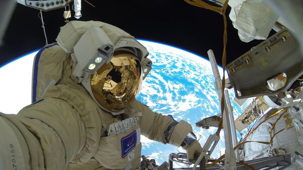 Космонавты Прокопьев и Петелин вернулись на МКС из открытого космоса