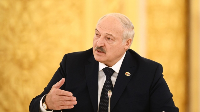 Лукашенко рассказал, что Путин лучше него обращается с компьютером