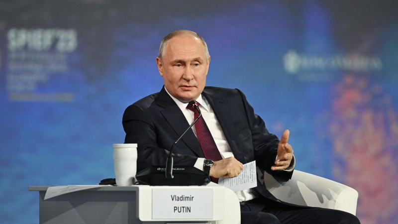 Путин поручил увеличить размер грантов для научных исследований в вузах