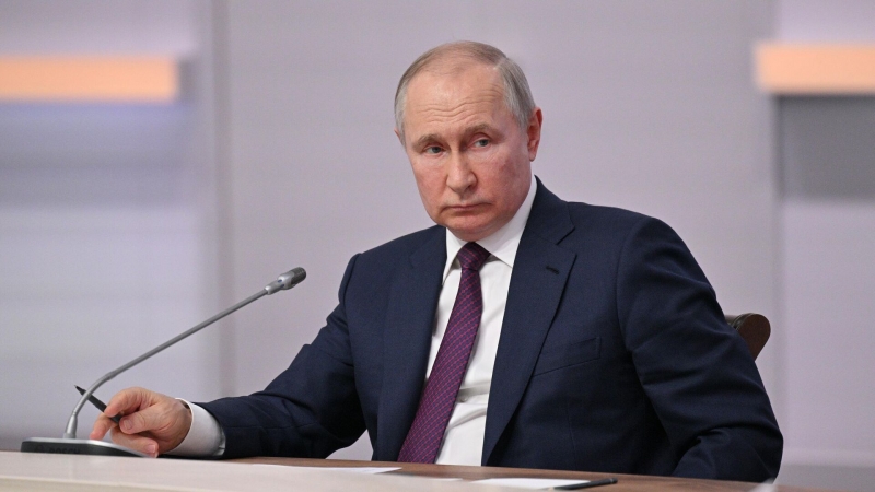 Россиянам могут разрешить получать госуслуги по загранпаспортам