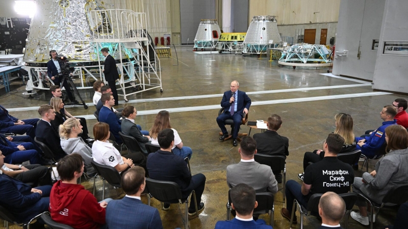Путин заявил, что нужно расширять доступность ключевых космических сервисов