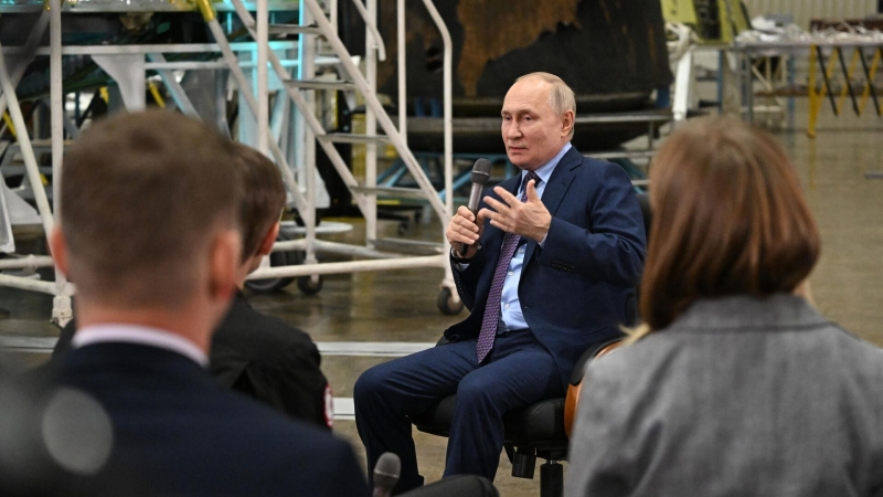 Власти поддержат проект ядерного буксира, заявил Путин